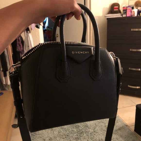 Givenchy mini - Picture 1 of 4